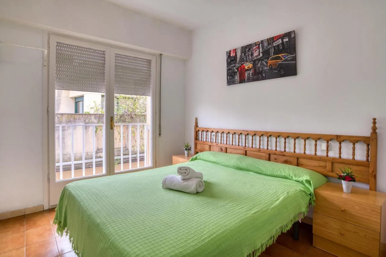 Apartament Luisa リョレート・デ・マル アパート